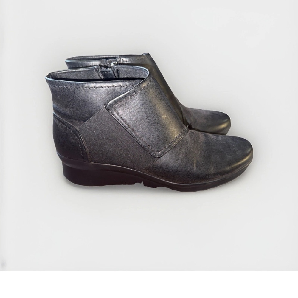 Cloudsteppers by Clarks Black Ankle Boots - Picture 3 of 5